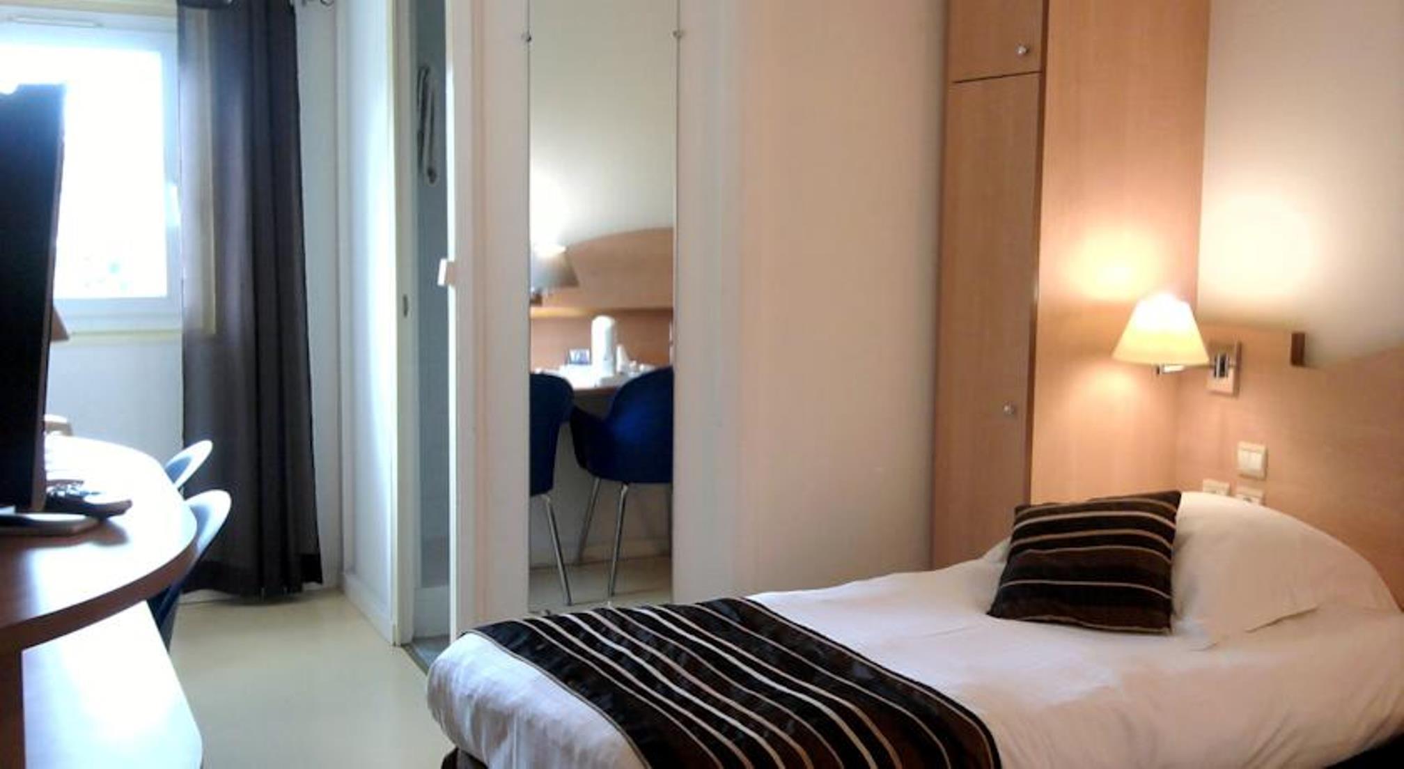 Logis Hotel Angers Sud Exterior photo